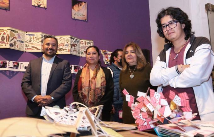 Exposición “Libros: Del Papel al Asombro, de la Tinta a la Emoción” llega a la galería del palacio