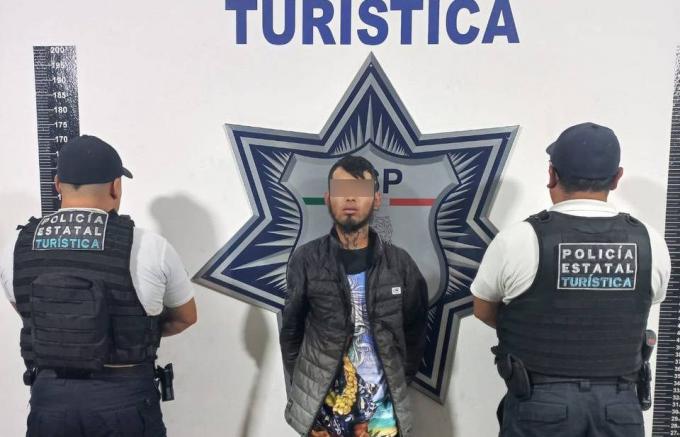 Detiene Policía Turística a dos presuntos asaltantes de transeúntes