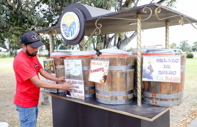 Entrega Ayuntamiento de San Andrés Cholula carritos para fomentar el consumo local