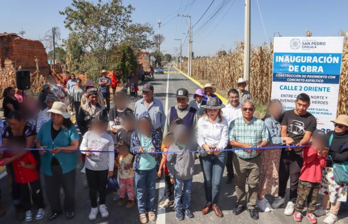 Entrega Paola Angon a familias de Tlautla la pavimentación de la calle 2 Oriente