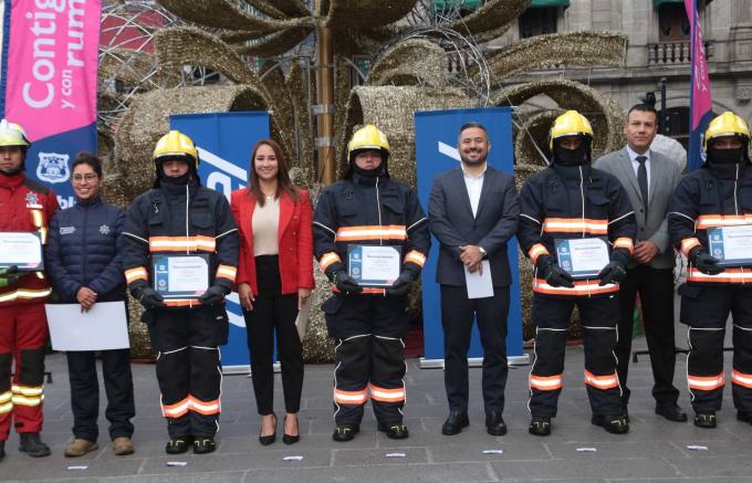 Ayuntamiento de Puebla reconoce a 16 elementos de Protección Civil