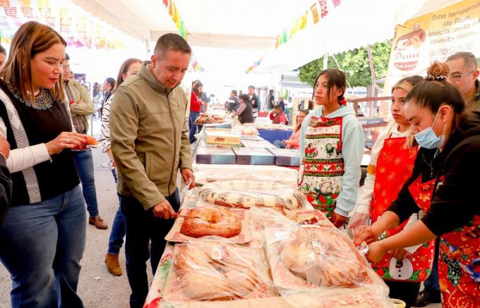 Inaugura el alcalde Edmundo Tlatehui, la Feria de la Rosca 2024