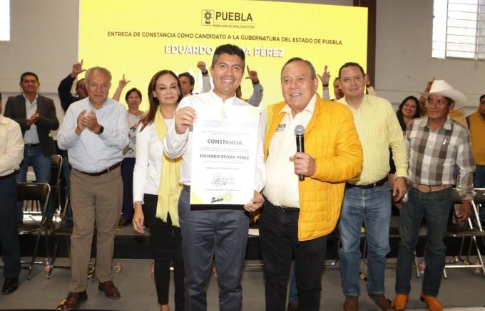 Recibe Eduardo Rivera constancia del PRD como candidato a la gubernatura de Puebla