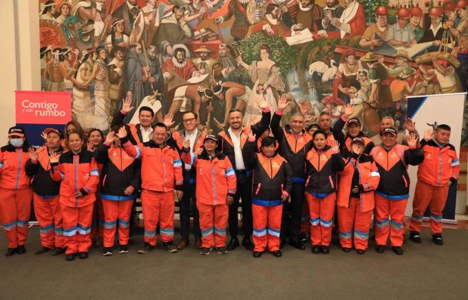 Con revisión contractual, ayuntamiento de Puebla y sindicato de limpia mejoran condiciones laborales de "LAS NARANJITAS"