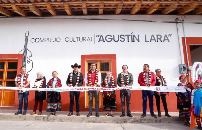 El gobernador Sergio Salomón Céspedes inauguró y supervisó obras, entregó apoyos sociales en Tlatlauquitepec,