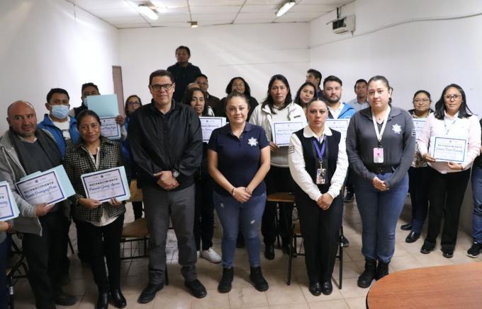 San Pedro Cholula imparte talleres de intervención en crisis a maestros