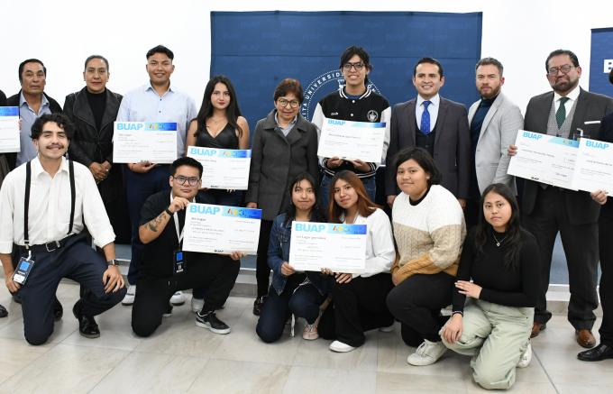 Preside la rectora Lilia Cedillo la ceremonia de premiación de los concursos “Creación Porra Institucional BUAP” y “Apantálla-te”