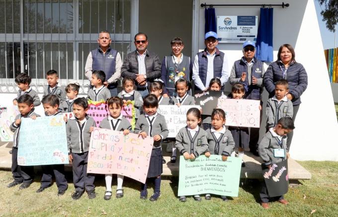 Inaugura Edmundo Tlatehui módulo de dirección y sanitario en el CAIC Atlixcáyotl