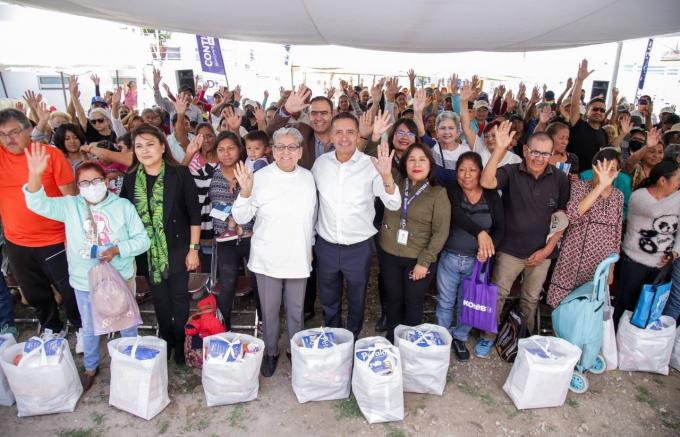 Edmundo Tlatehui encabeza la entrega de apoyos alimentarios "De La Mano Contigo"