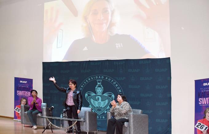 Asiste la Rectora Lilia Cedillo a la conferencia “Más allá de la meta: El camino de Kathrine Switzer hacia la igualdad de género en el deporte”
