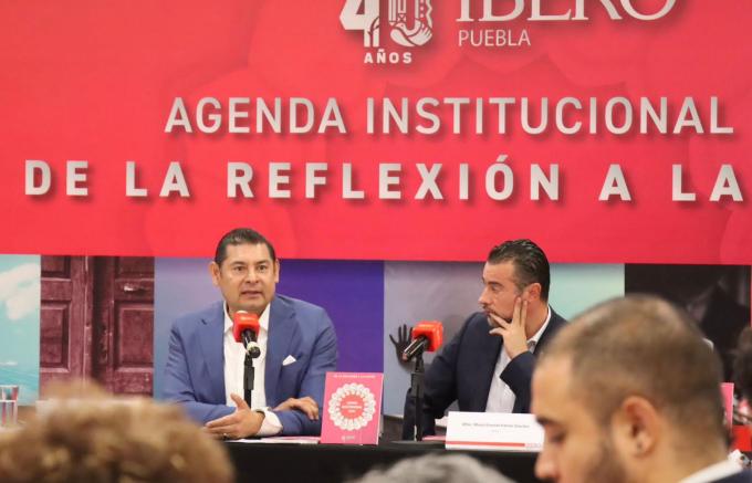 Alejandro Armenta participó en el conversatorio de la Agenda Institucional de la Universidad Iberoamericana