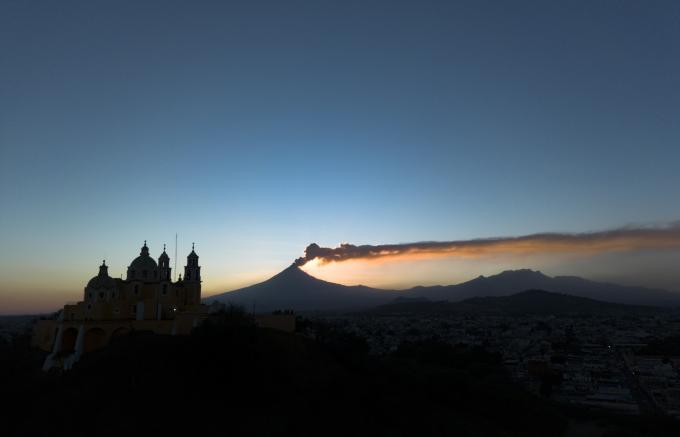 Con base en el más reciente reporte del CENAPRED, el volcán Popocatépetl registró 33 exhalaciones