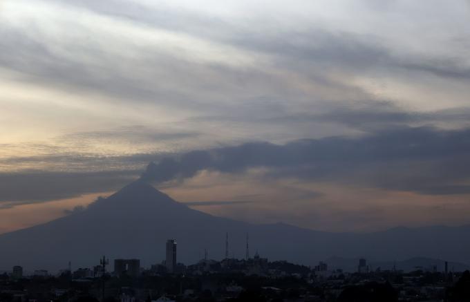 El volcán Popocatépetl registró 69 exhalaciones y 627 minutos de tremor, durante las últimas 24 horas