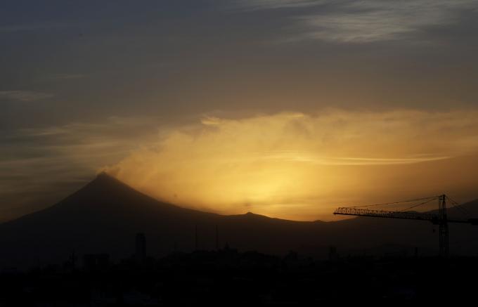 En las últimas 24 horas, el Popocatépetl registró 53 exhalaciones y mil 054 minutos de tremor