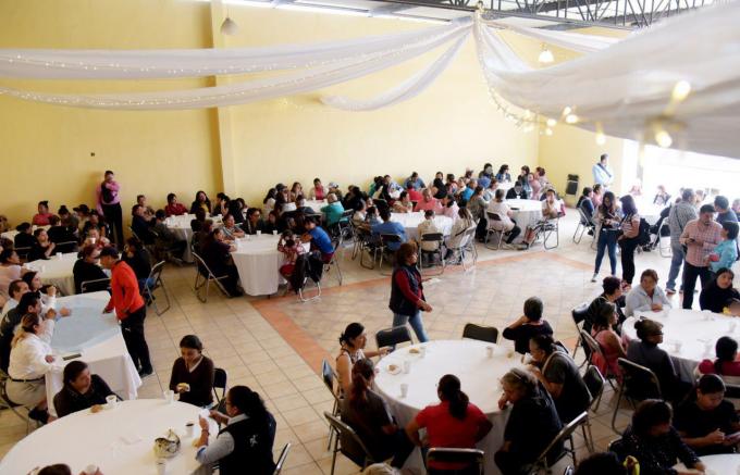 Abasto Popular de Alimentos festeja su Cuarto Aniversario con Mario Riestra