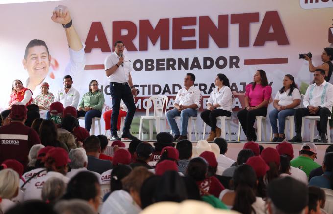 Como parte de su gira de campaña en la sierra norte, Alejandro Armenta visitó el municipio de Xicotepec