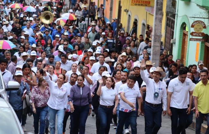 Eduardo Rivera, candidato a la gubernatura del Estado realizó una gira por Pahuatlán