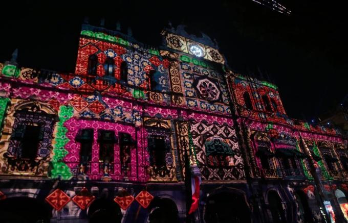 Proyección de videomapping diariamente en el Palacio Municipal