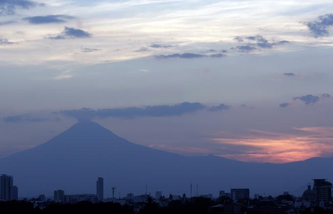 En las últimas horas, el volcán Popocatépetl registró 82 exhalaciones