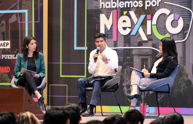 Presenta Eduardo Rivera sus propuestas ante universitarios en el foro “Hablemos por México”