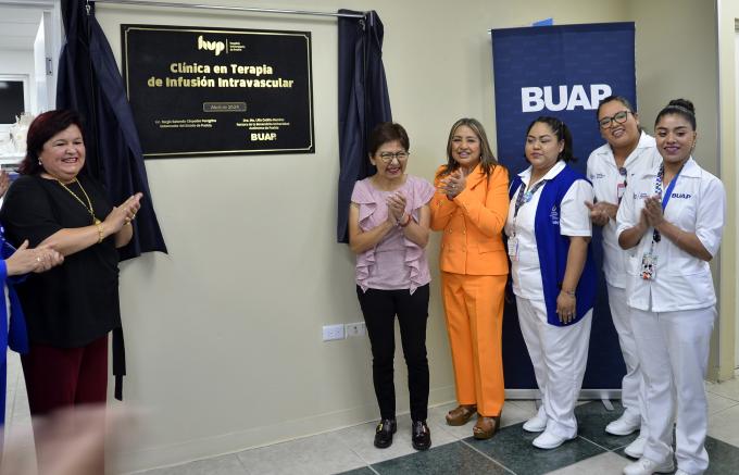 Inaugura la Rectora Lilia Cedillo clínicas en Terapia de Infusión Intravascular y de Heridas y Estomas del HUP