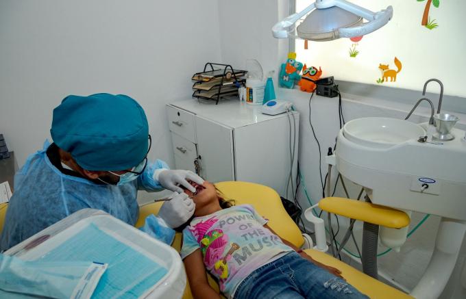 Brindan servicios de odontopediatría para menores en el SMDIF