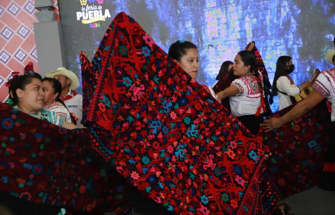 Riqueza artesanal y cultural de Tepeyahualco y Zacapoaxtla, presente en la Feria de Puebla