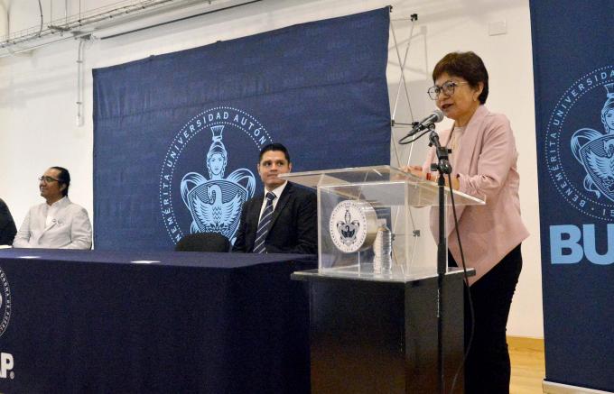 Asiste la rectora de la BUAP, Lilia Cedillo, al Tercer Informe de Labores del director de la Escuela de Artes Plásticas y Audiovisuales