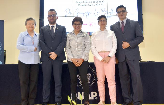 Asiste la Rectora María Lilia Cedillo Ramírez al Tercer Informe de Labores de Giuseppe Lo Brutto, director del Instituto de Ciencias Sociales y Humanidades de la BUAP