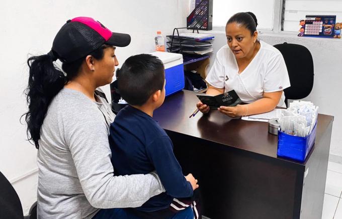 El DIF Municipal brinda esquema básico de vacunación para bebés, niños y personas adultas en la Unidad Médica Integral