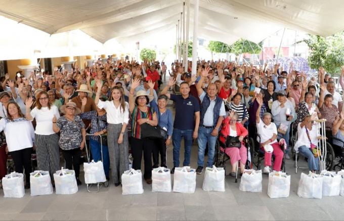 Reanuda Edmundo Tlatehui entrega de apoyos alimentarios de "Nutriendo el Futuro Contigo"