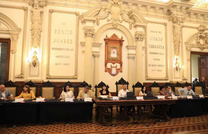 Cabildo de Puebla aprueba reincorporación de regidores