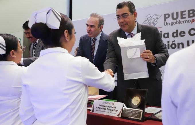 El gobernador Sergio Salomón Céspedes presidió la "Ceremonia de Clausura de la Primera Generación de la Universidad de la Salud"