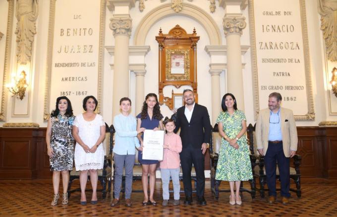 Gobierno Municipal reconoce como Poblanos Distinguidos a la familia Irigoyen Sánchez
