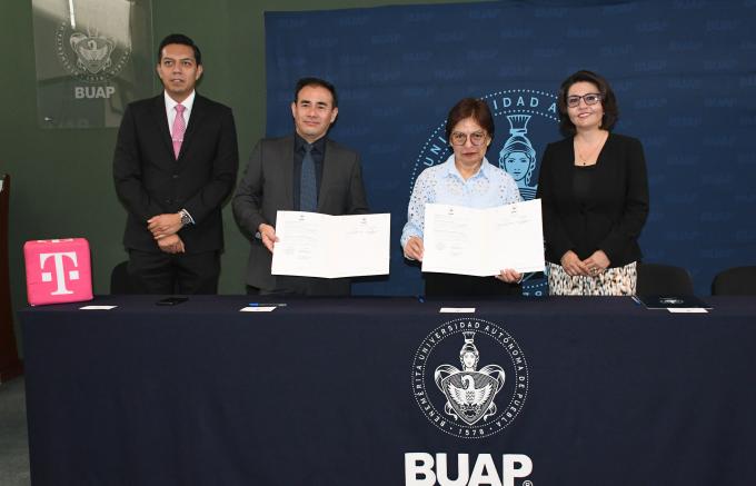 Acude la Rectora Lilia Cedillo al Primer Informe de la directora María del Consuelo Molina de la Facultad de Ciencias de la Computación