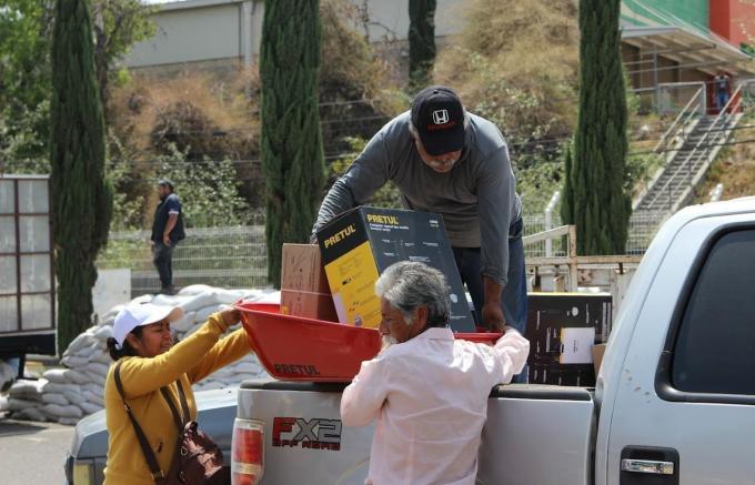 Ayuntamiento de Puebla entrega apoyo a emprendedores y productores del campo