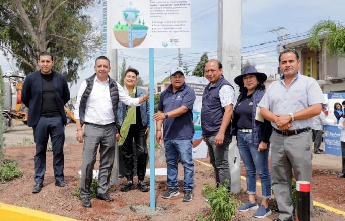Entrega Edmundo Tlatehui pozo de absorción en San Francisco Acatepec
