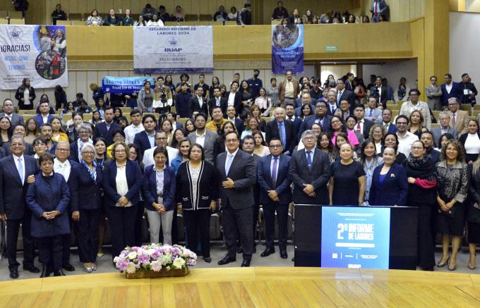 Egresados de Derecho abonan a una cultura de paz y a una sociedad más justa: Rectora Lilia Cedillo Ramírez