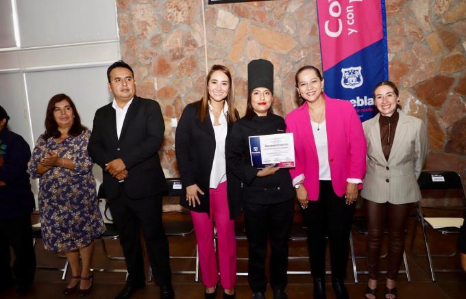 SMDIF Puebla gradúa a la séptima generación de la carrera de gastronomía