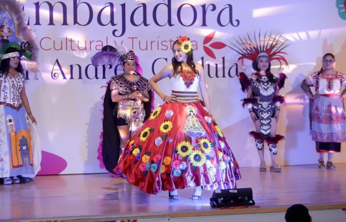 Premia Ayuntamiento a la Embajadora Cultural y Turística de San Andrés Cholula