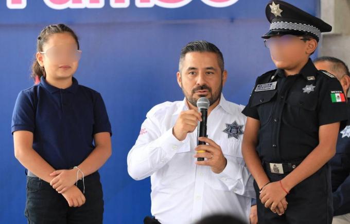 Ayuntamiento de Puebla incentiva a más de 2 mil hijas e hijos de policías con útiles escolares