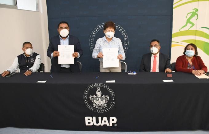 BUAP y Junta Auxiliar de San Pedro Zacachimalpa firman Carta de Intención