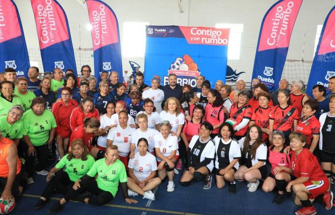 Celebra Ayuntamiento de Puebla Torneo de Barrios de cachibol