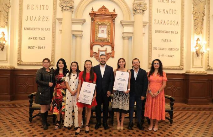 Gobierno Municipal reconoce a dos jóvenes deportistas como “Poblanas Distinguidas”