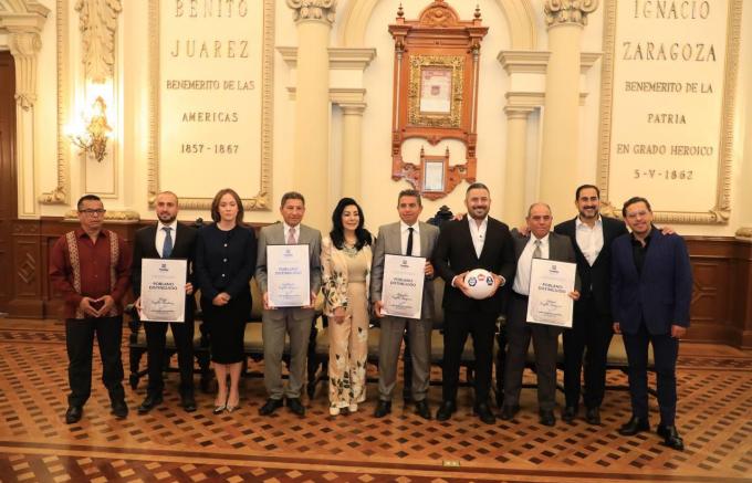 Ayuntamiento de Puebla reconoce como "Poblanos Distinguidos" a la familia Trujillo