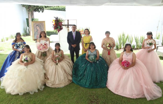 Festejó SEDIF a ocho quinceañeras de Casa del Adolescente