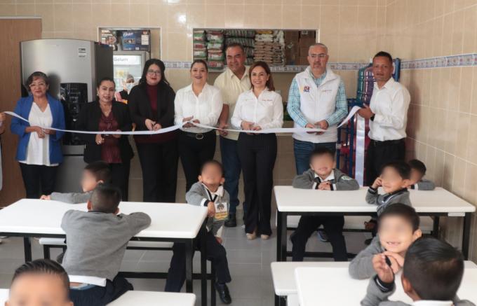 Inauguró Gabriela Bonilla desayunador escolar en San Baltazar Campeche