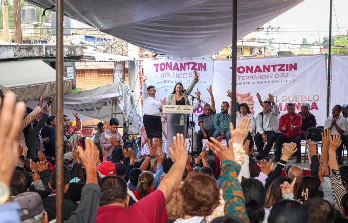 Tonantzin Fernández, continúa recorriendo las juntas auxiliares del municipio, como parte del programa “El Pueblo Manda"