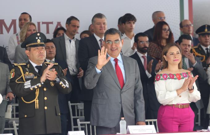 El gobernador encabezó la ceremonia conmemorativa al 214 aniversario de la Independencia de México y el Desfile Cívico Militar