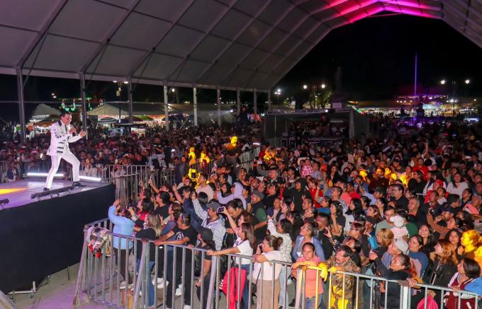 Ritmo y nostalgia de Los Klazykeros envolvieron la Feria de San Pedro Cholula